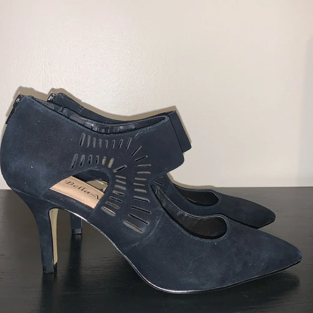 Bella Vita Dani dress shootie with cutouts womens Pump. Size 9 Wide.